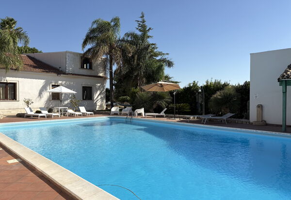 Il Cigno Reale White: Autumn, Balcony / Terrace / Patio, Garden, Pool, Spring, Summer