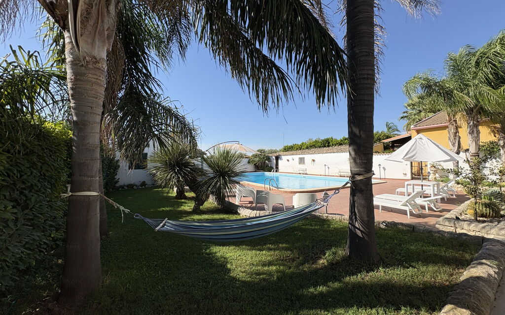 Il Cigno Reale White: Autunno, Estate, Giardino, Piscina, Primavera