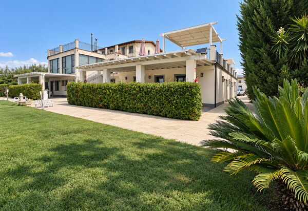 Casa Scirocco: Autumn, Balcony / Terrace / Patio, Garden, Spring, Summer