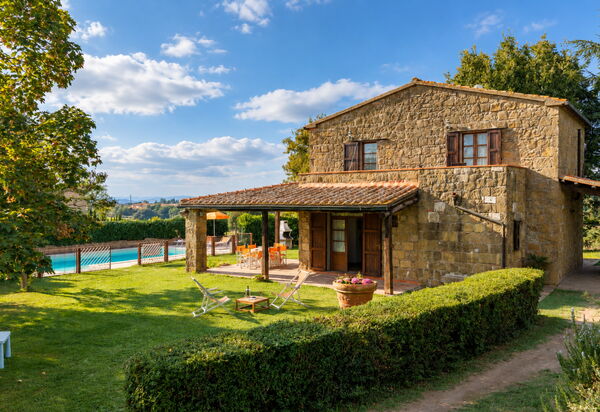 Ortale a Pitigliano with Pool: Autunno, Estate, Giardino, Piscina, Primavera