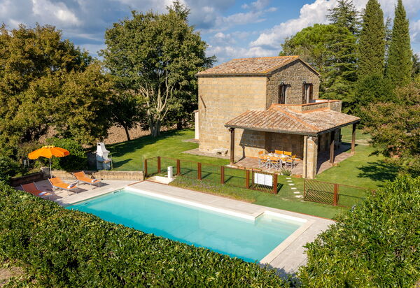 Ortale a Pitigliano with Pool: Autunno, Estate, Piscina, Primavera