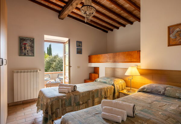 Ortale a Pitigliano with Pool: Autunno, Camera da letto, Estate, Primavera