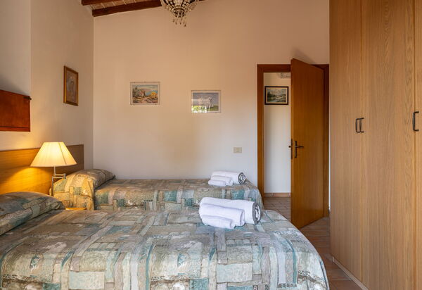 Ortale a Pitigliano with Pool: Autunno, Camera da letto, Estate, Primavera