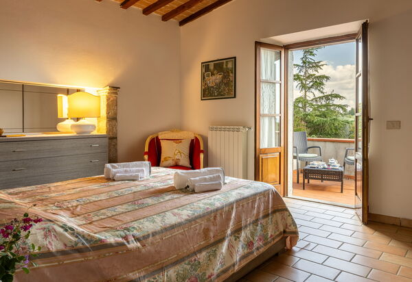 Ortale a Pitigliano with Pool: Autunno, Camera da letto, Estate, Primavera