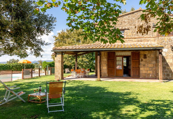 Ortale a Pitigliano with Pool: Autunno, Balcone / Terrazza / Patio, Estate, Giardino, Piscina, Primavera