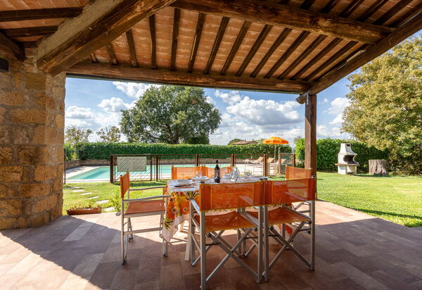 Ortale a Pitigliano with Pool: Autunno, Balcone / Terrazza / Patio, Estate, Giardino, Piscina, Primavera