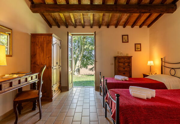 Ortale a Pitigliano with Pool: Autunno, Camera da letto, Estate, Primavera