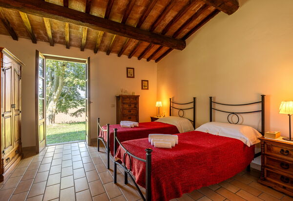 Ortale a Pitigliano with Pool: Autunno, Camera da letto, Estate, Primavera