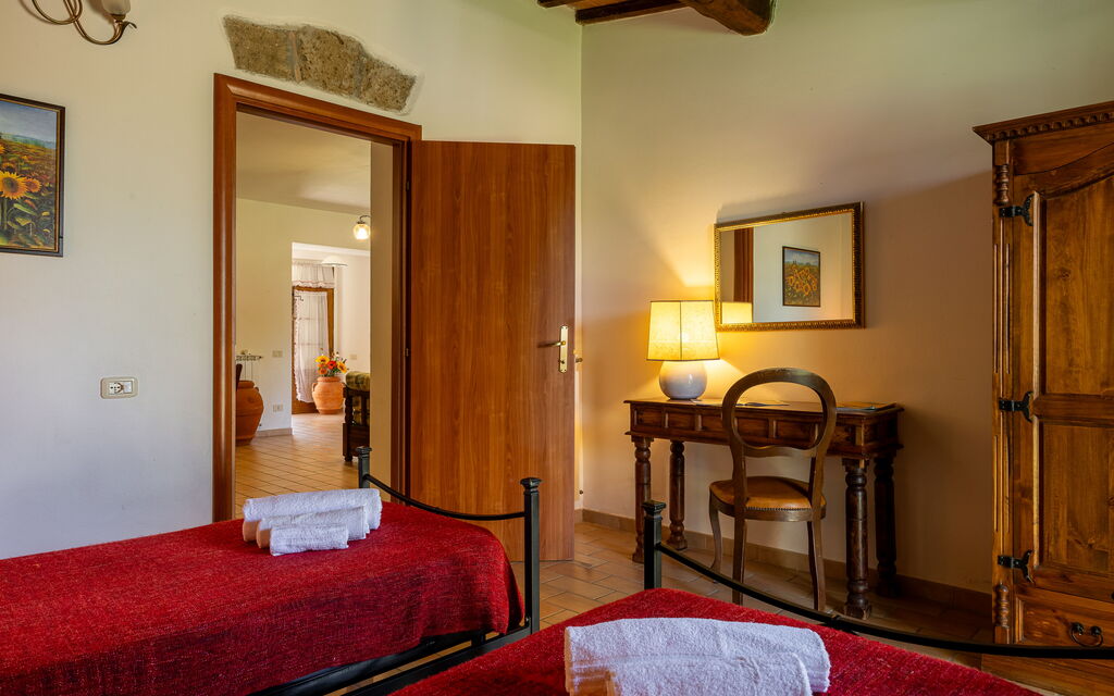 Ortale a Pitigliano with Pool: Autunno, Camera da letto, Estate, Primavera