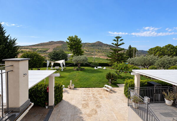 Casa Spassu: Autumn, Garden, Spring, Summer