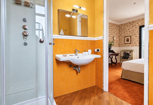 Zuccheri Canditi: Autumn, Bathroom, Spring, Summer