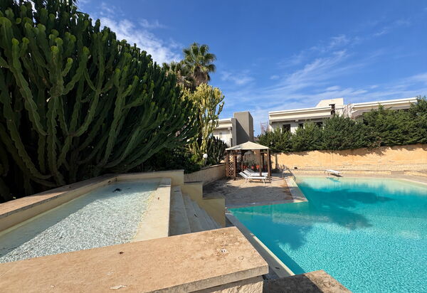 Villa le Palme, Marina di Ragusa: Autunno, Estate, Giardino, Piscina, Primavera