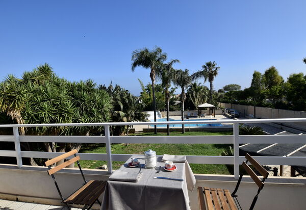 Villa le Palme, Marina di Ragusa: Autunno, Balcone / Terrazza / Patio, Estate, Giardino, Primavera