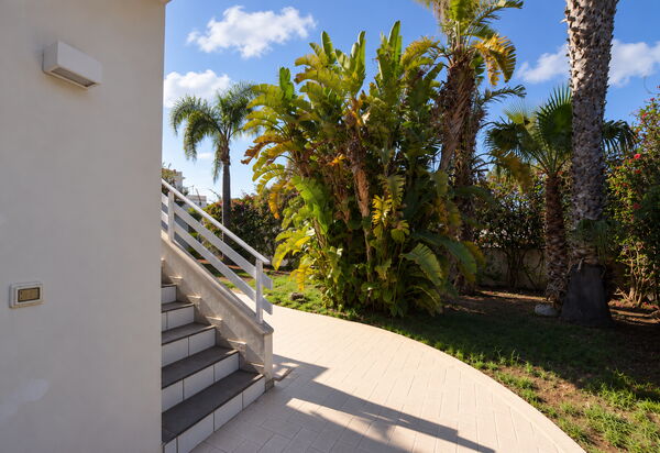 Villa le Palme, Marina di Ragusa: Autunno, Entrata Principale, Estate, Giardino, Primavera