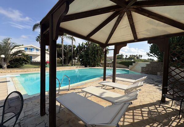 Villa le Palme, Marina di Ragusa: Autunno, Estate, Giardino, Piscina, Primavera