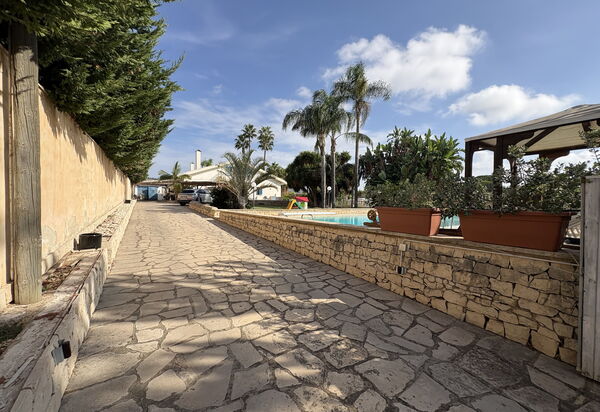 Villa le Palme, Marina di Ragusa: Autunno, Estate, Giardino, Piscina, Primavera