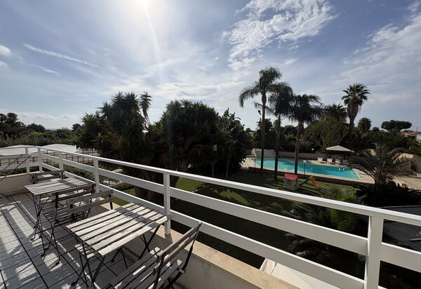 Villa le Palme, Marina di Ragusa: Autunno, Balcone / Terrazza / Patio, Estate, Giardino, Piscina, Primavera