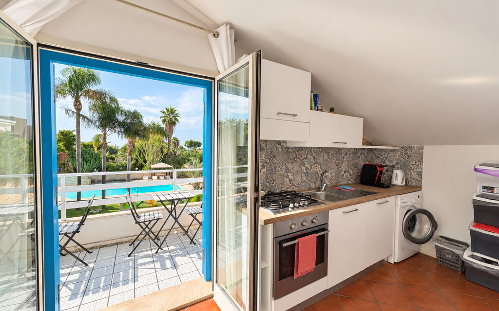Villa le Palme, Marina di Ragusa: Autumn, Kitchen, Pool, Spring, Summer