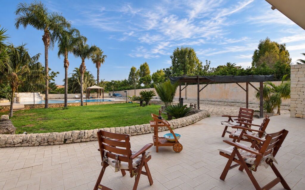 Villa le Palme, Marina di Ragusa: Autumn, Balcony / Terrace / Patio, Garden, Pool, Spring, Summer