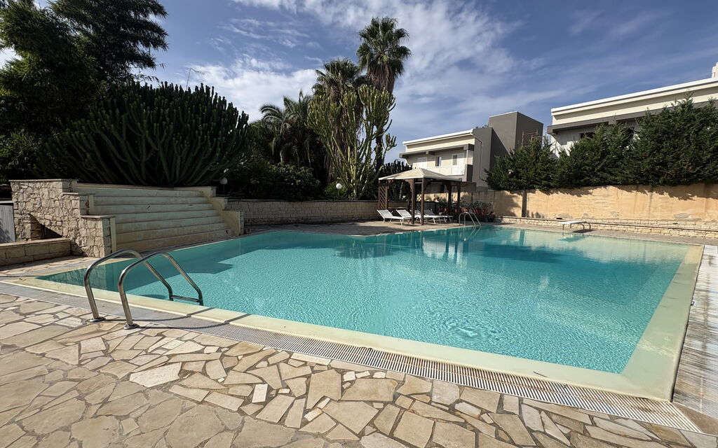 Villa le Palme, Marina di Ragusa: Autumn, Garden, Pool, Spring, Summer