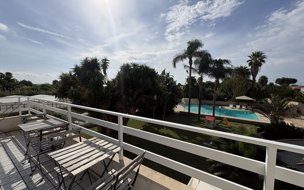 Villa le Palme, Marina di Ragusa: Autumn, Balcony / Terrace / Patio, Garden, Pool, Spring, Summer