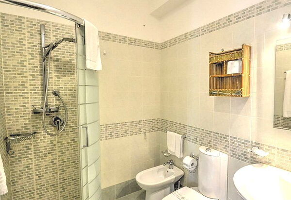 Villa Monte Serra: villa-monte-serra-trecastagni-catania-villa-bagno