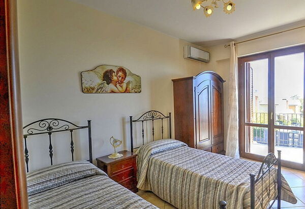 Villa Monte Serra: villa-monte-serra-trecastagni-catania-villa-bedroom