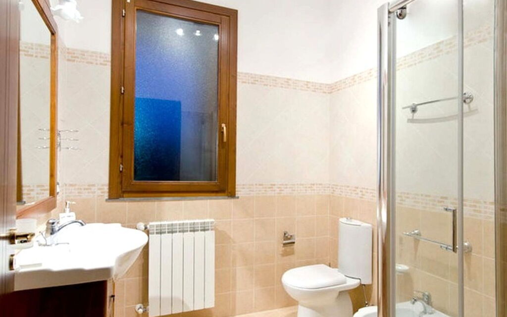 Villa Monte Serra: villa-monte-serra-trecastagni-catania-villa-bathroom