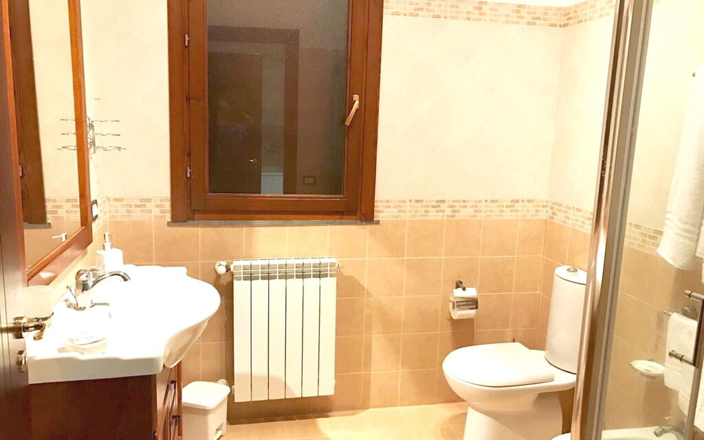 Villa Monte Serra: villa-monte-serra-trecastagni-catania-villa-bathroom