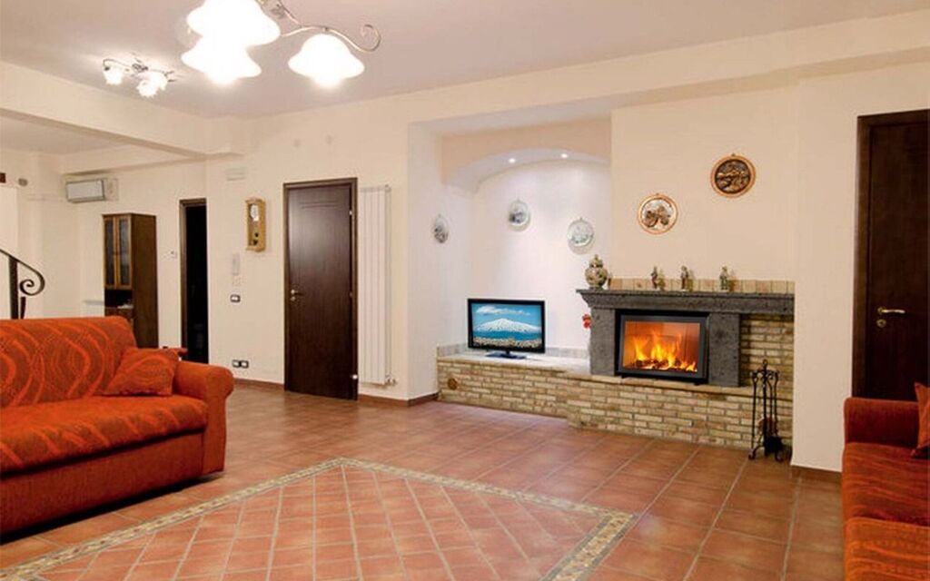 Villa Monte Serra: villa-monte-serra-trecastagni-catania-villa-living-room
