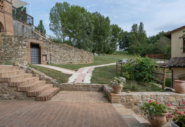 Pulciano Apartments: Autumn, Building Exterior, Spring, Summer