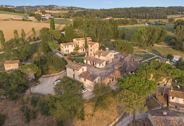 Pulciano Apartments: Autumn, Building Exterior, Spring, Summer