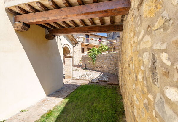 Pulciano Apartments: Autumn, Building Exterior, Spring, Summer