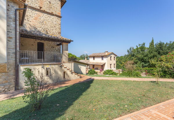 Pulciano Apartments: Autumn, Building Exterior, Spring, Summer