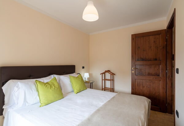 Pulciano Apartments: Autumn, Bedroom, Spring, Summer