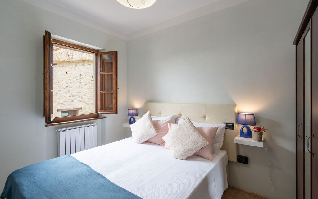 Pulciano Apartments - : Autumn, Bedroom, Spring, Summer