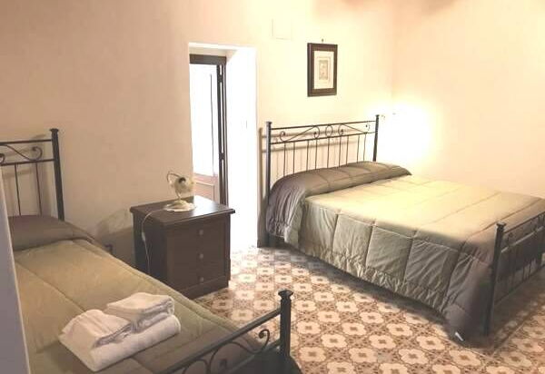 Villa Dei Saponi: villa-dei-saponi-trecastagni-catania-villa-camera-da-letto