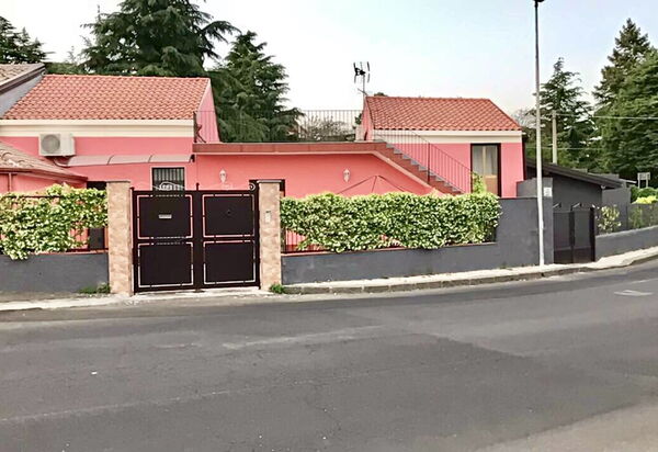 Villa Dei Saponi: villa-dei-saponi-trecastagni-catania-villa-esterno