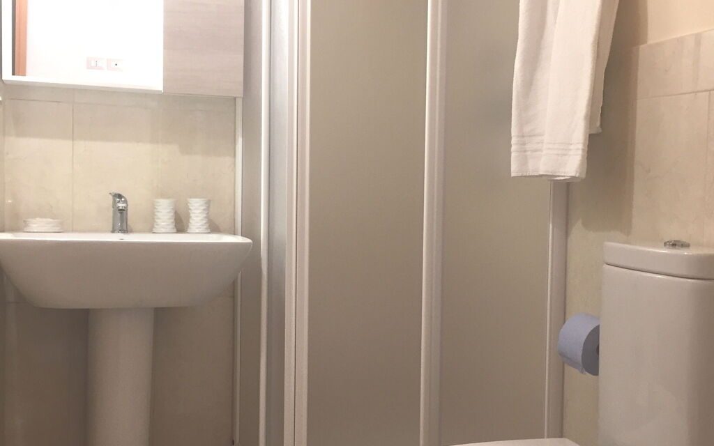 Villa Dei Saponi: villa-dei-saponi-trecastagni-catania-villa-bathroom