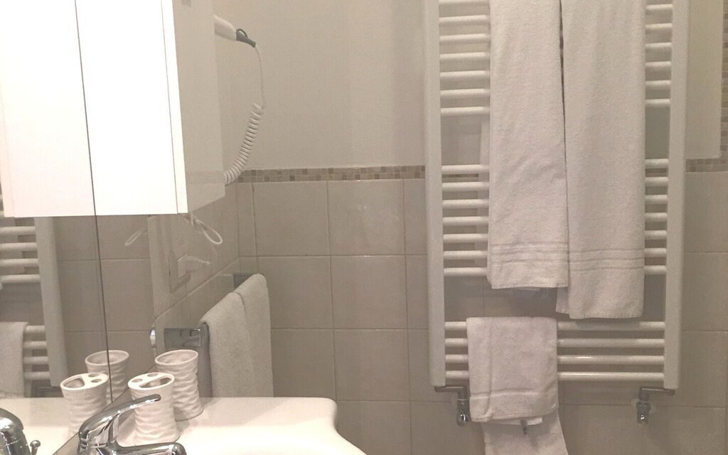 Villa Dei Saponi: villa-dei-saponi-trecastagni-catania-villa-bathroom