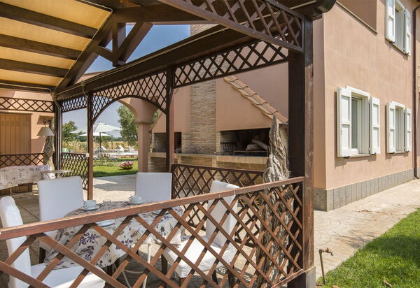 Villa Marina Velca: villa-marina-velca-tarquinia-villa-esterni