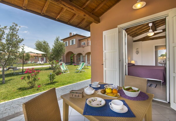 Villa Marina Velca: villa-marina-velca-tarquinia-villa-esterni