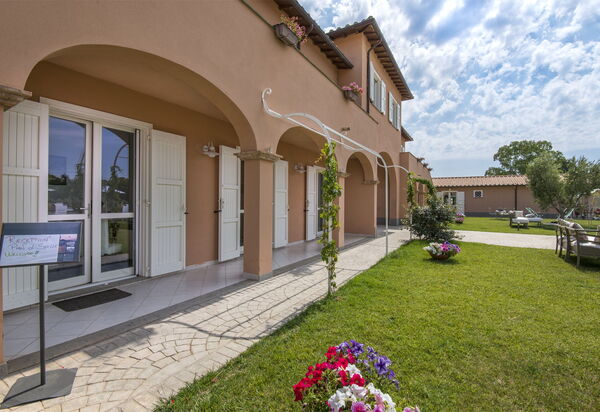 Villa Marina Velca: villa-marina-velca-tarquinia-villa-esterni