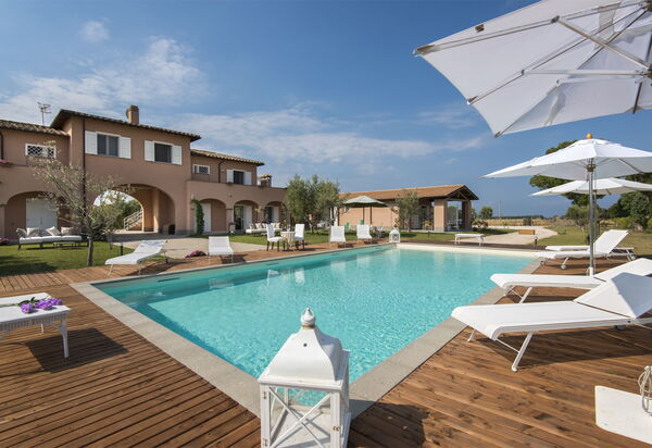 Villa Marina Velca: villa-marina-velca-tarquinia-villa-piscina