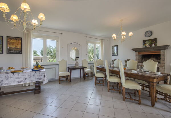 Villa Marina Velca: villa-marina-velca-tarquinia-villa-sala-da-pranzo