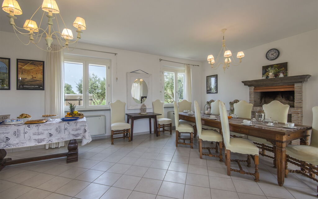 Villa Marina Velca: villa-marina-velca-tarquinia-villa-sala-da-pranzo
