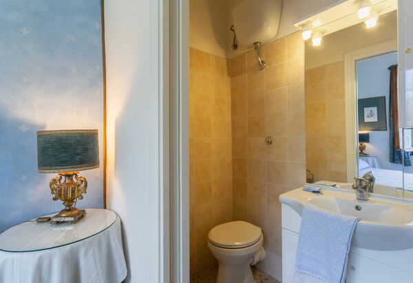 Villa Campiglia: Bathroom, Bedroom