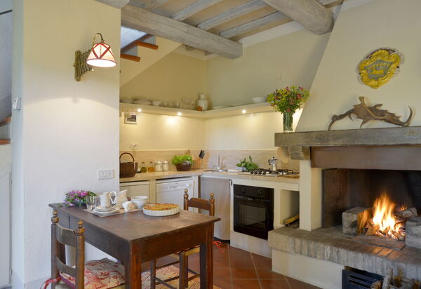 Casa Di Lilli: Autumn, Kitchen, Living Room, Spring, Summer