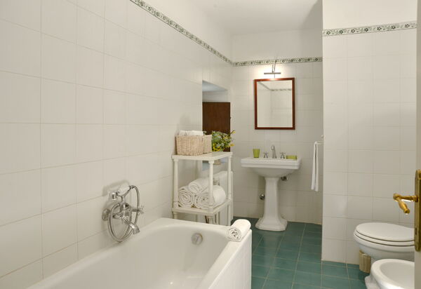 Casa Di Lilli: Autumn, Bathroom, Spring, Summer