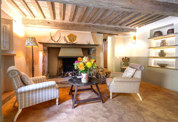 Casa Di Giulio: Autumn, Living Room, Spring, Summer